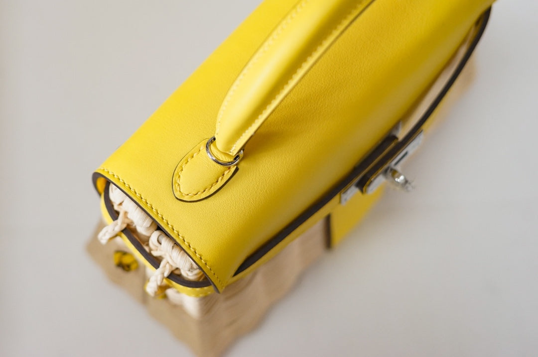 HM Kelly 20 Picnic Kelly Yellow Bamboo And Rattan