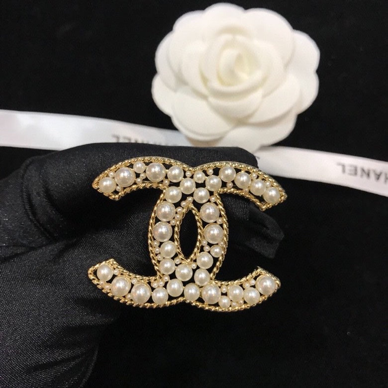 CC Brooch 156080