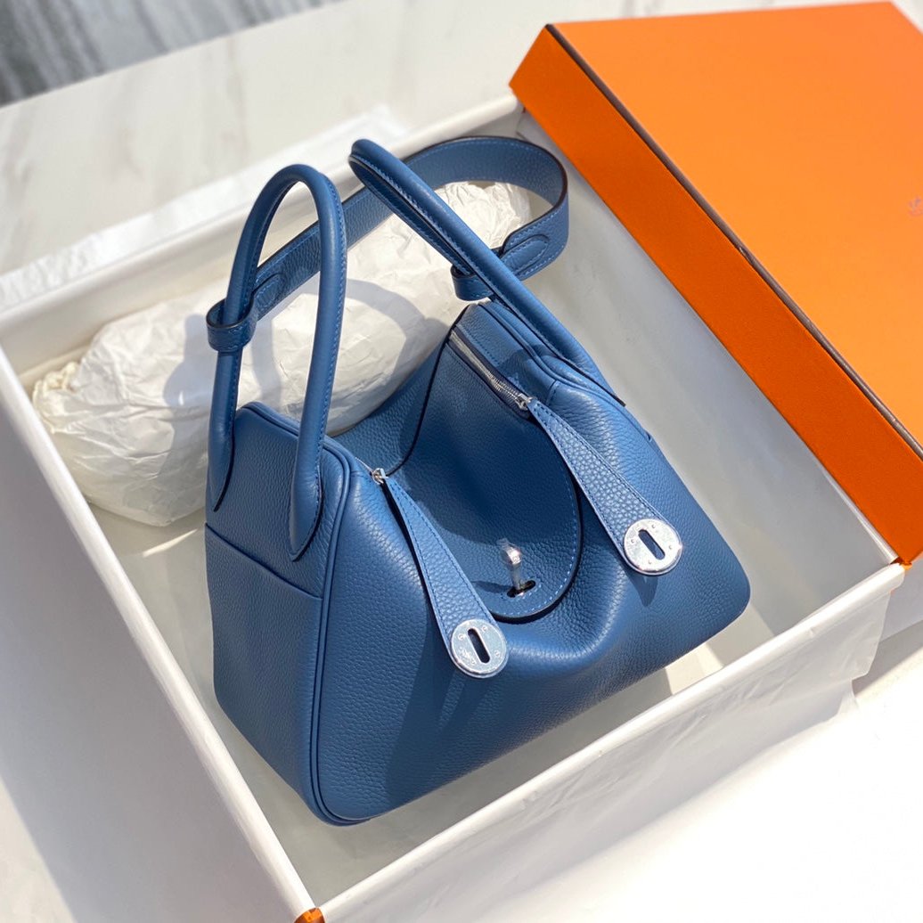 HM LINDY 30 BAG AZURE TAURILLON CLEMENCE LEATHER