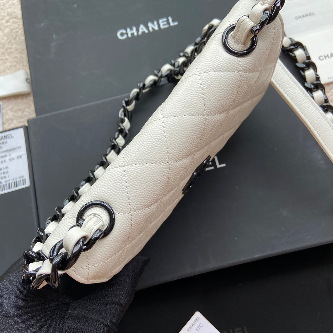CC Classic Woc 20cm White Grained Calfskin Black Hardware