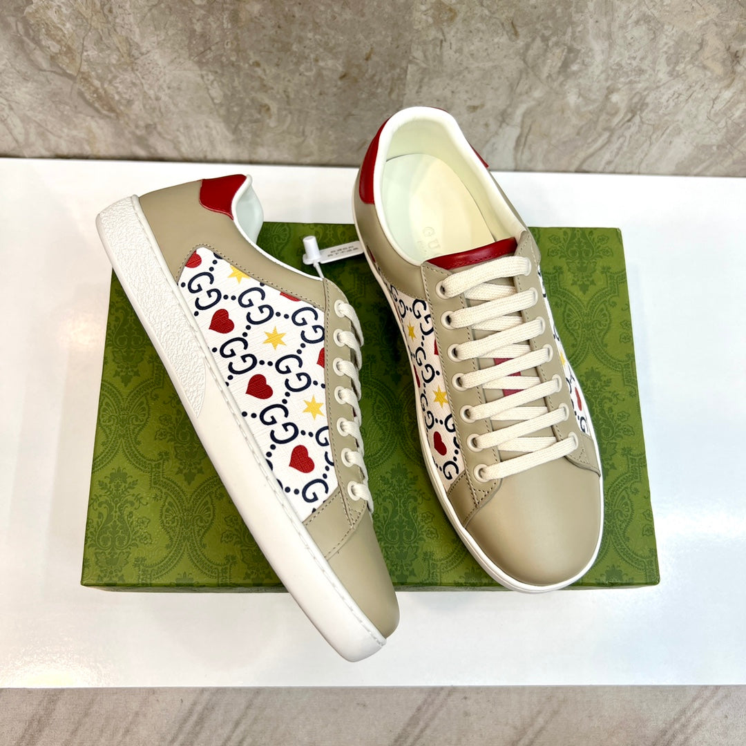 GG Men's Supreme Sneaker Light Cream Canvas Cowhide 525929