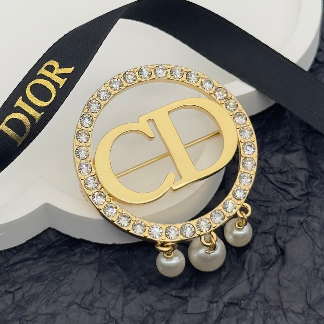 CD Brooch 172612