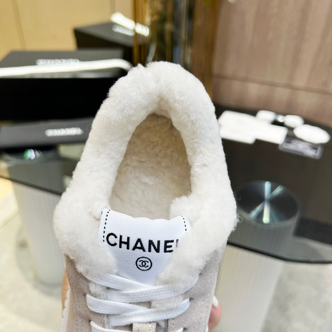 CC Sneaker Light Beige Suede With Fleece Lining 944567