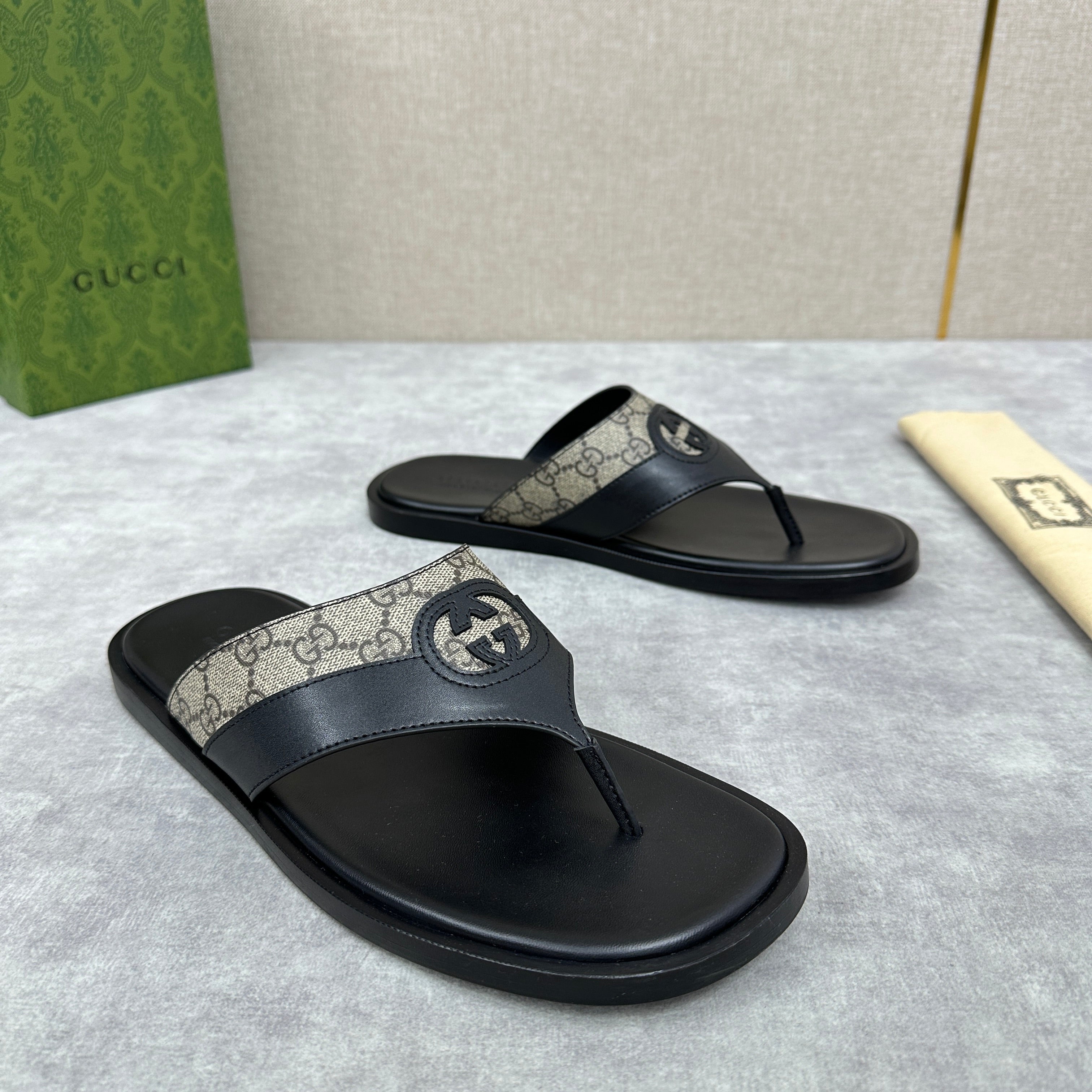 GG Men's Thong Sandals Black Brown Canvas Cowhide 542952