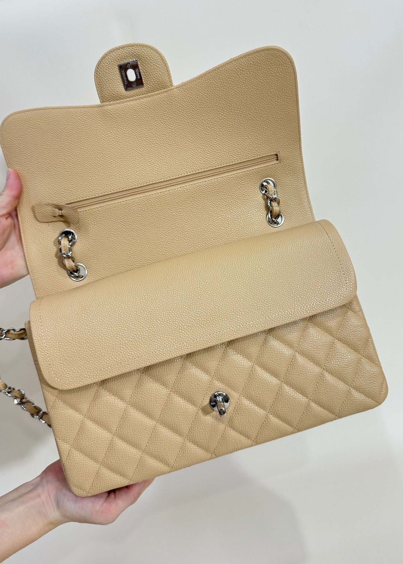 flap bag medium 25 beige caviar silver hardware