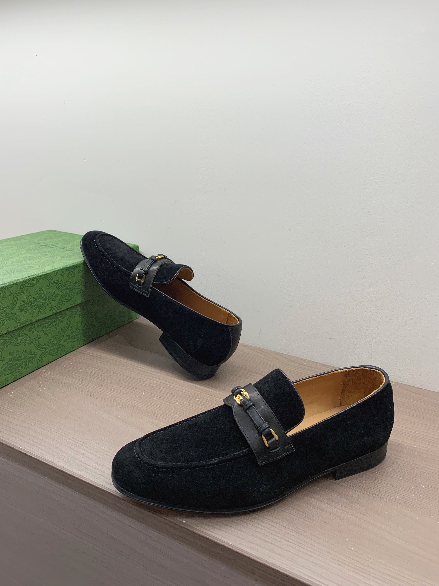 GG Men's Interlocking GG Loafer Black Suede 542501
