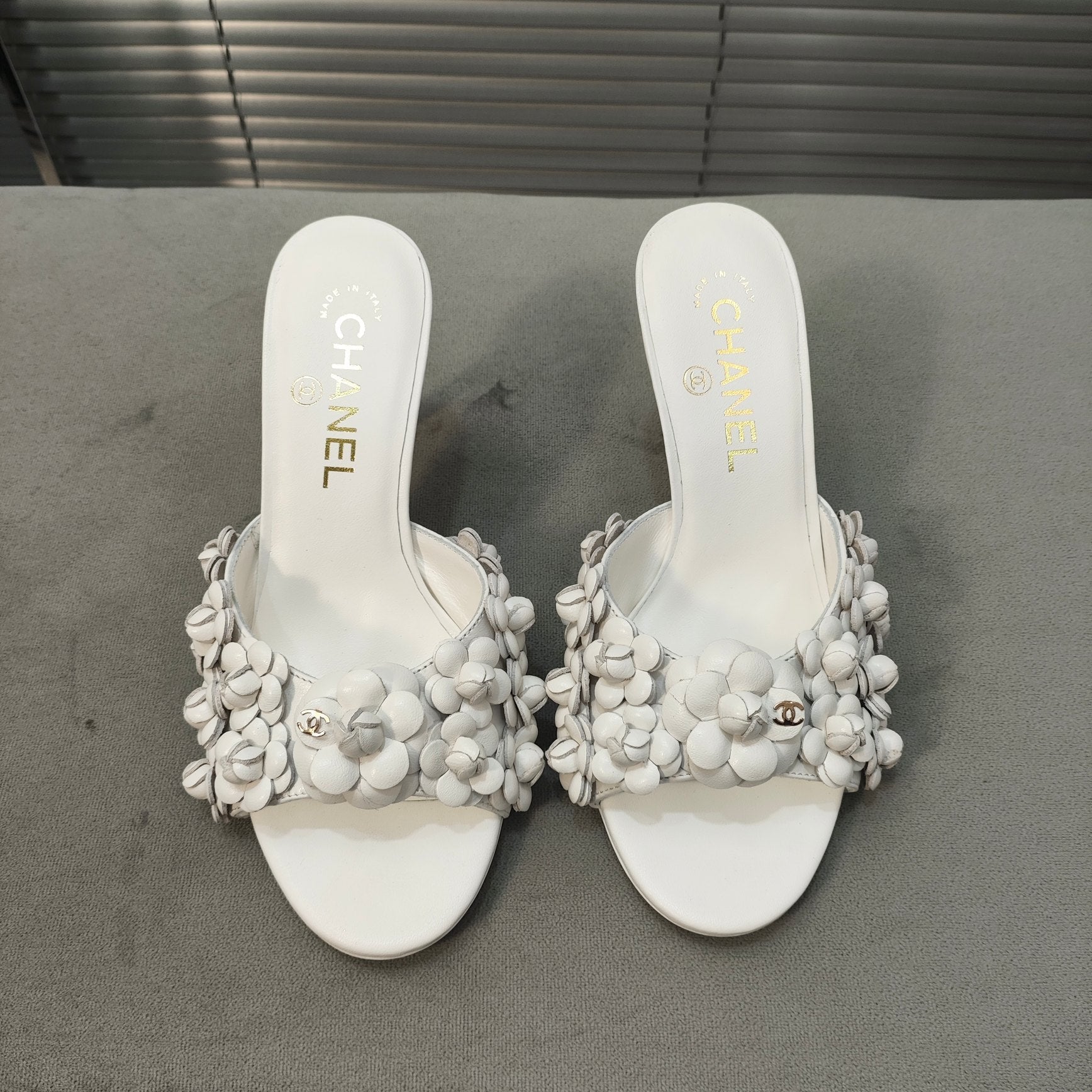mule sandal 80 white calfskin flower