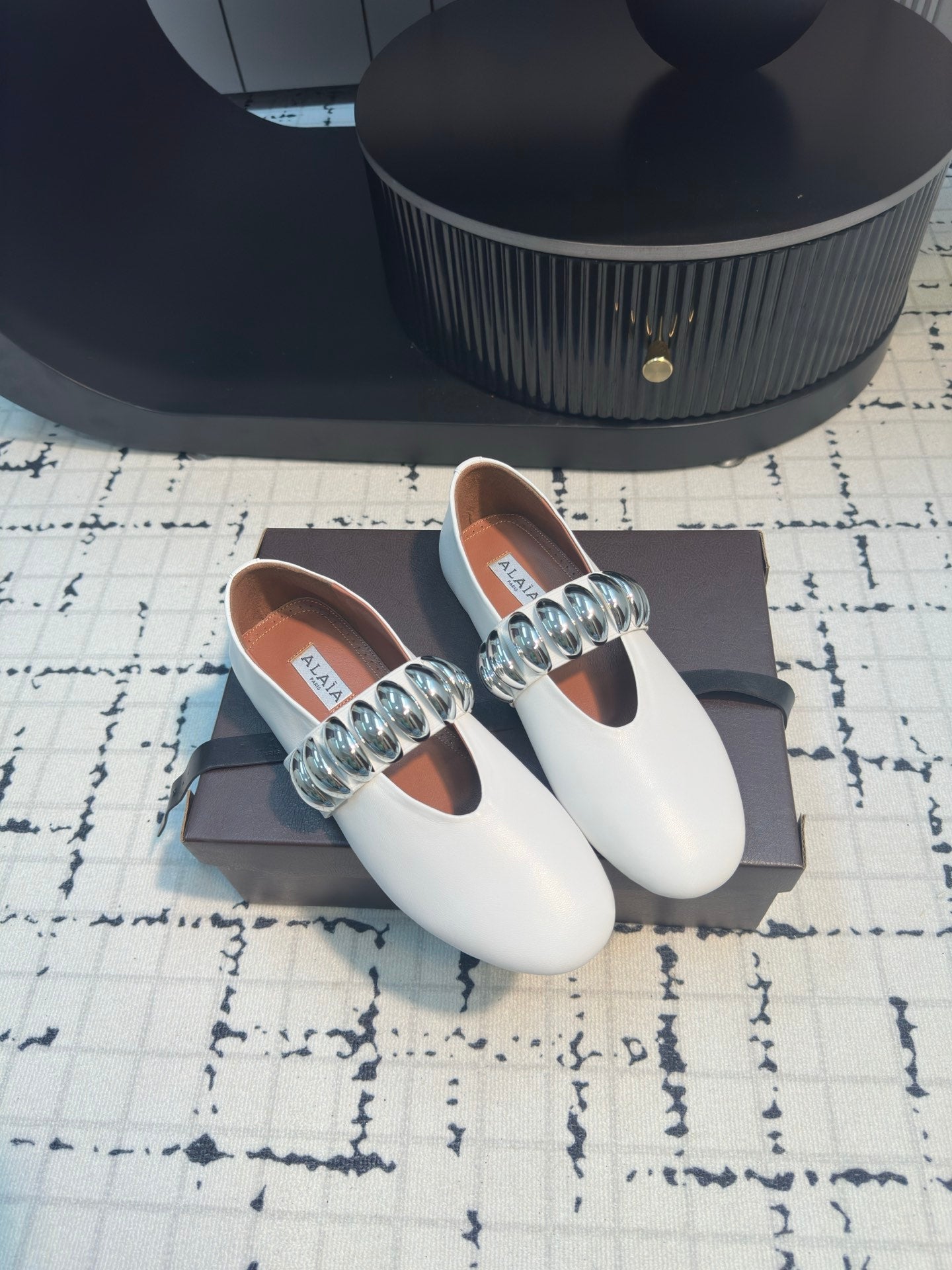 Alaila Ballet Flats In White Cowhide 895230
