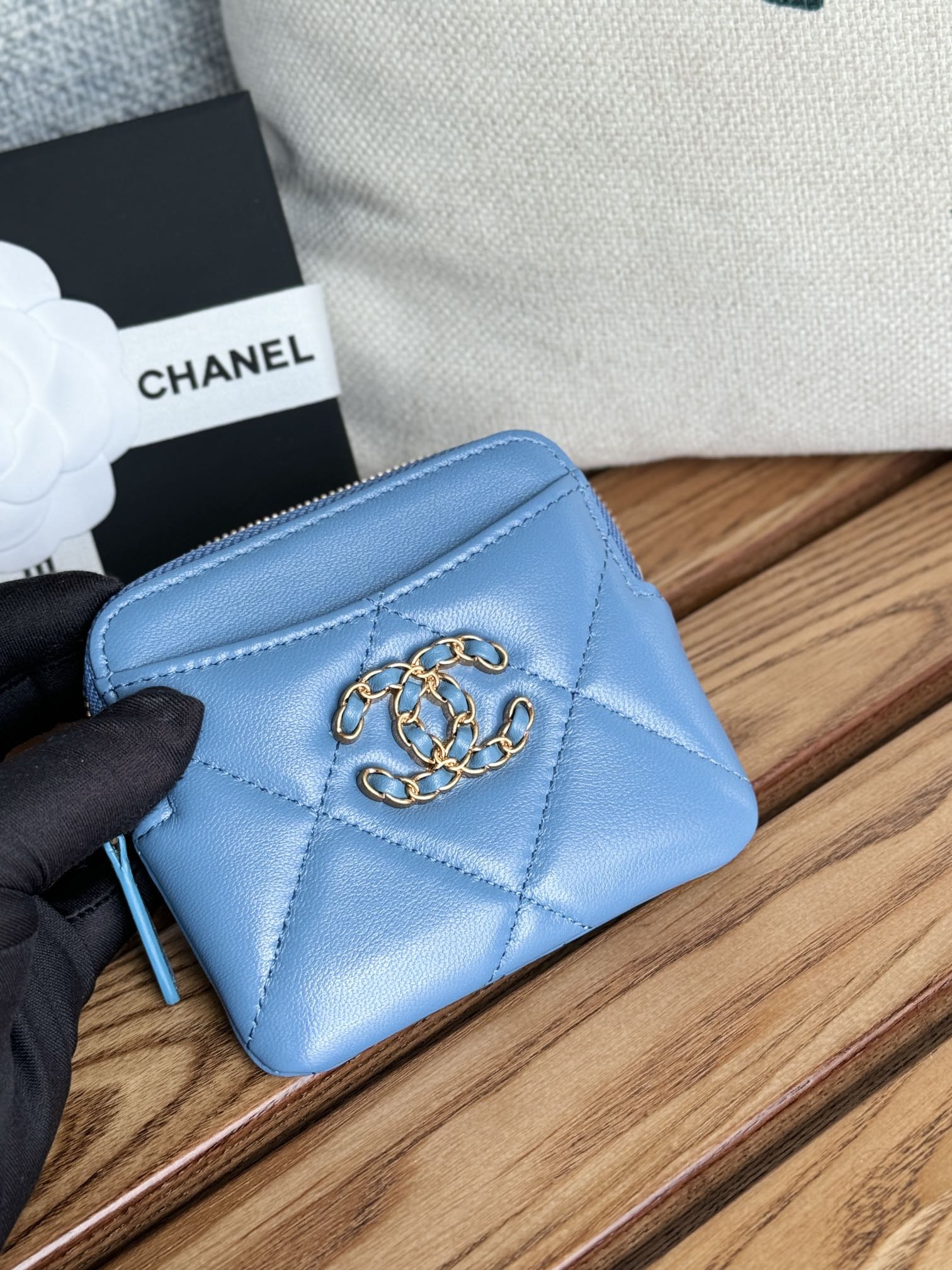 cc 19 zipped coin purse 11cm blue lambskin gold hardware