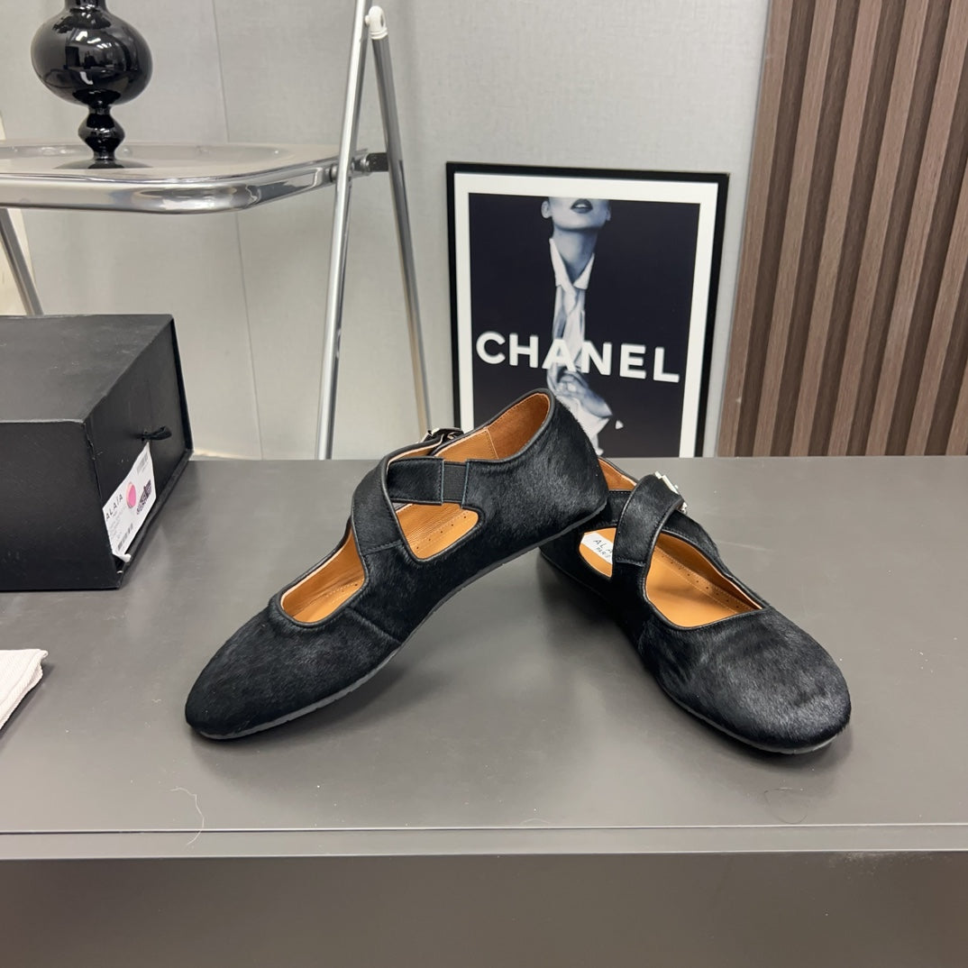 Alaila Criss Cross Ballet Flats In Black Lambskin 996055
