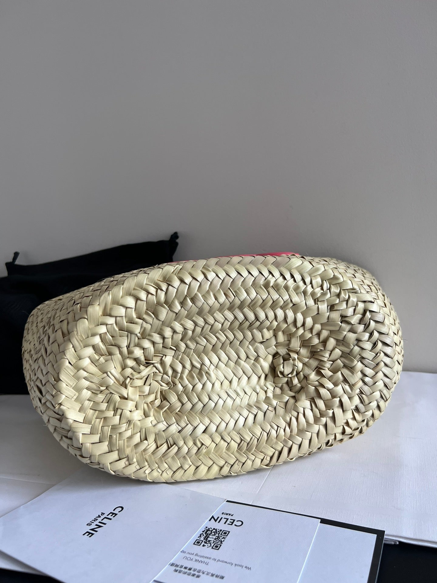 medium classic panier 25cm raffia and dark pink calfskin