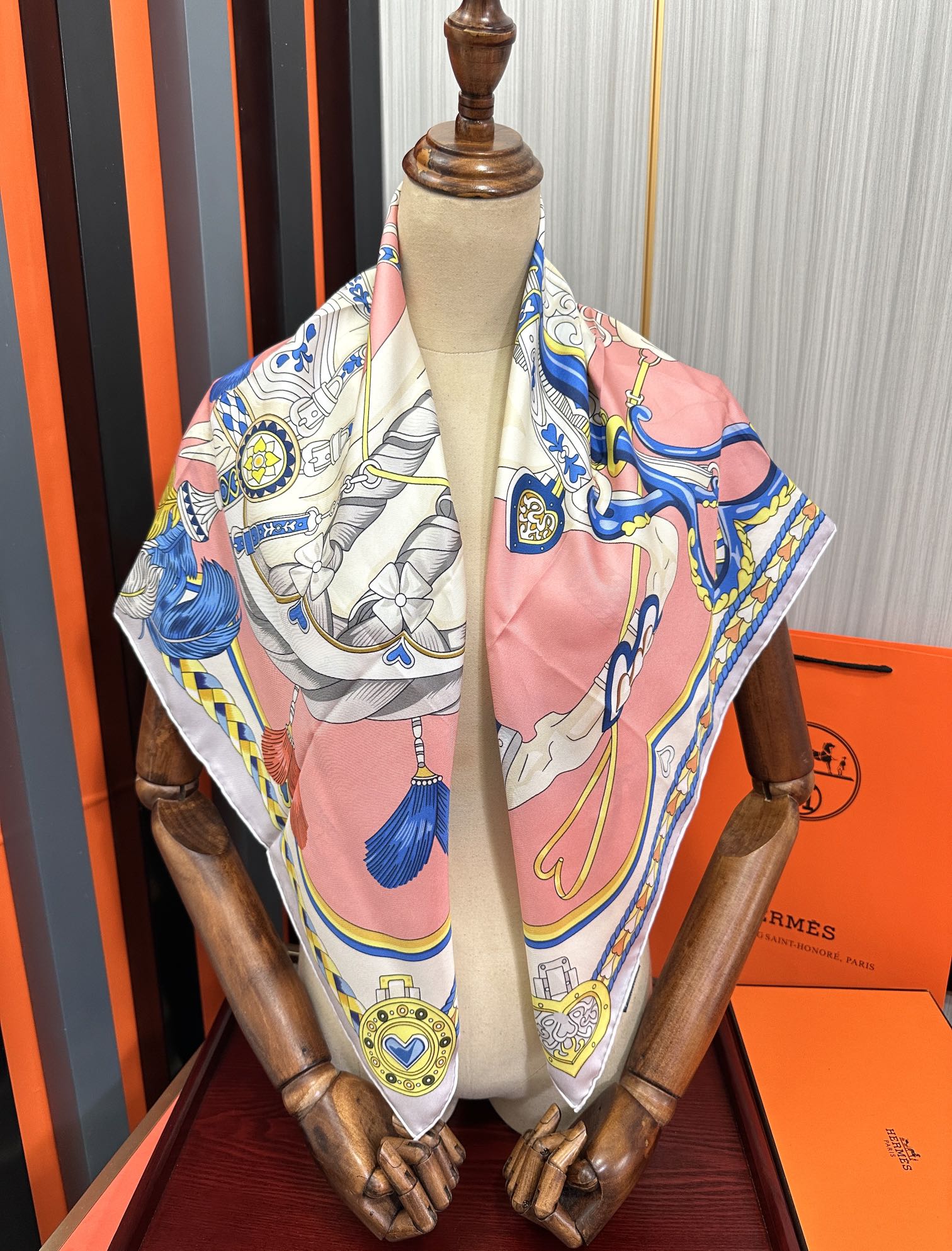 Carré Harnais De Cœur Scarf 90 CM In Pink Colorful Silk 306471
