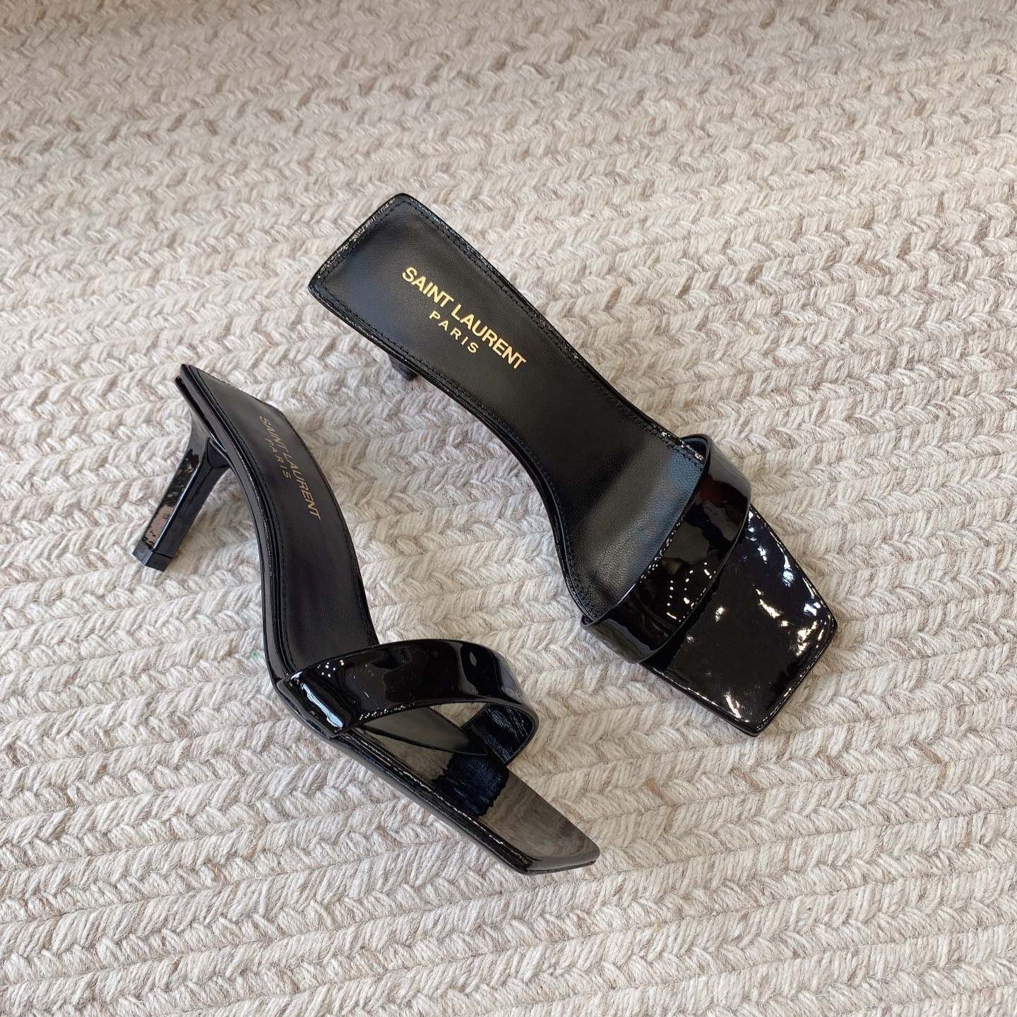 HIGH MULES WITH SQUARE TOE IN BLACK GLOSSY CALFSKIN